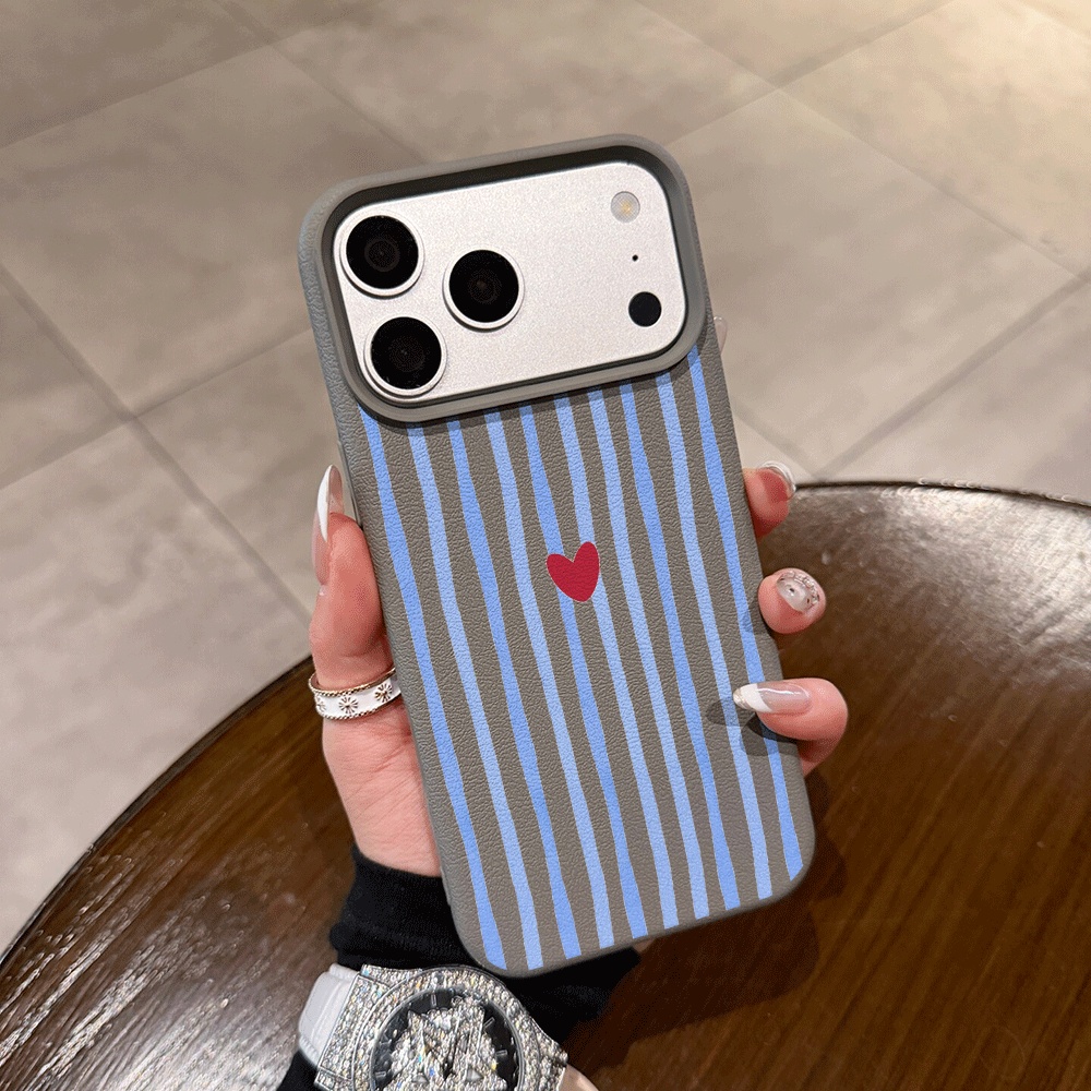 Vertical Stripes Hearts Phone  - đánh giá và giá Apple Iphone 16